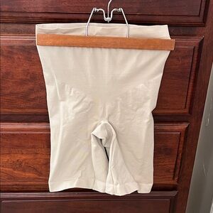 barely there High-Waist Beige Shaping Shorts